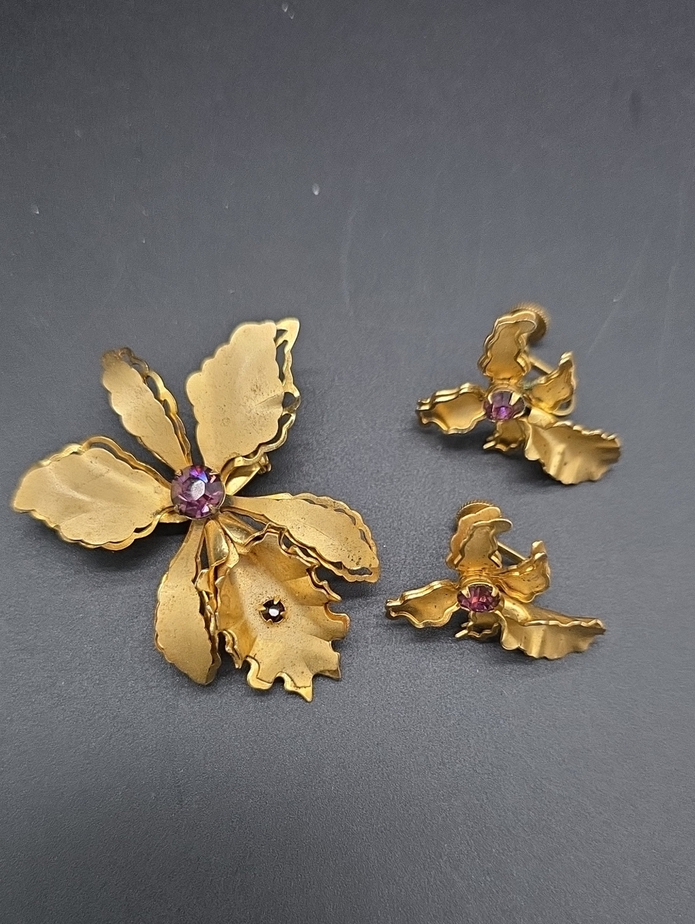 VINTAGE Gold-Tone Floral Brooch and Earring Set with Purple Stones